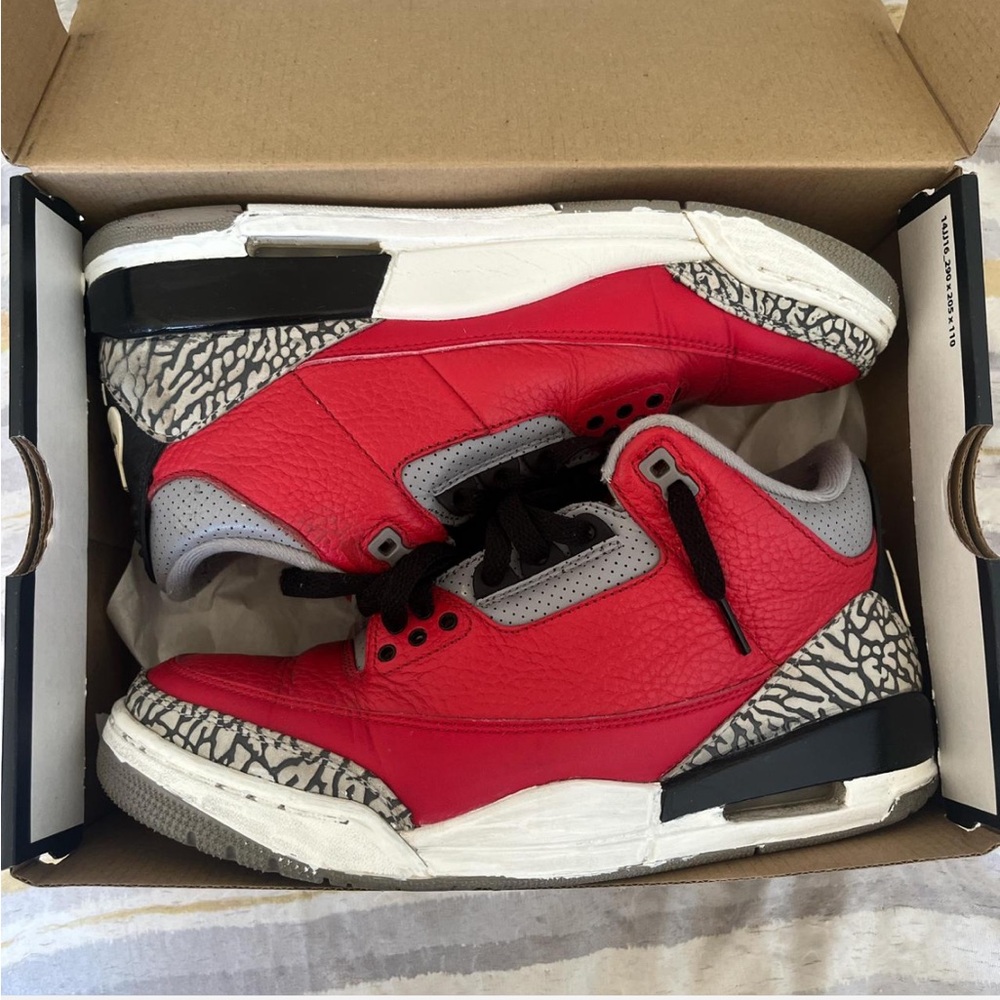 Jordan retro 3s - Red cement (Size 8)